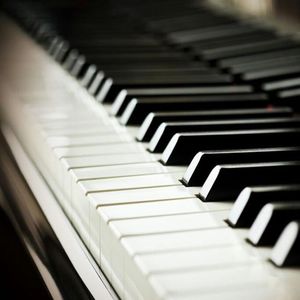 日本人玩胸吃乳30分钟
