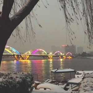 日本人玩胸吃乳30分钟
